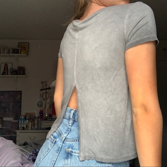 Back slit tee! - Picture 2 of 3